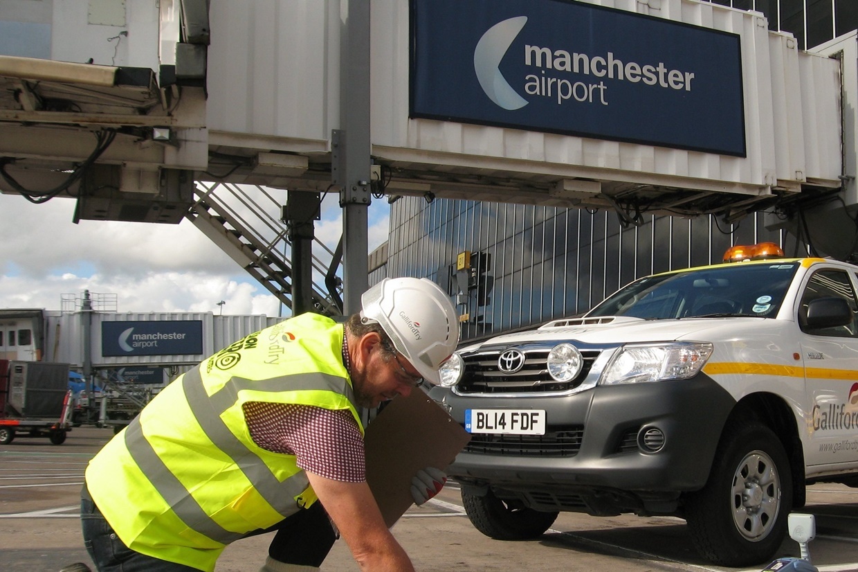 LOR Manchester Airport Worker Truck Gateway Image-1 LOR Manchester Airport Worker Truck Gateway Image-1